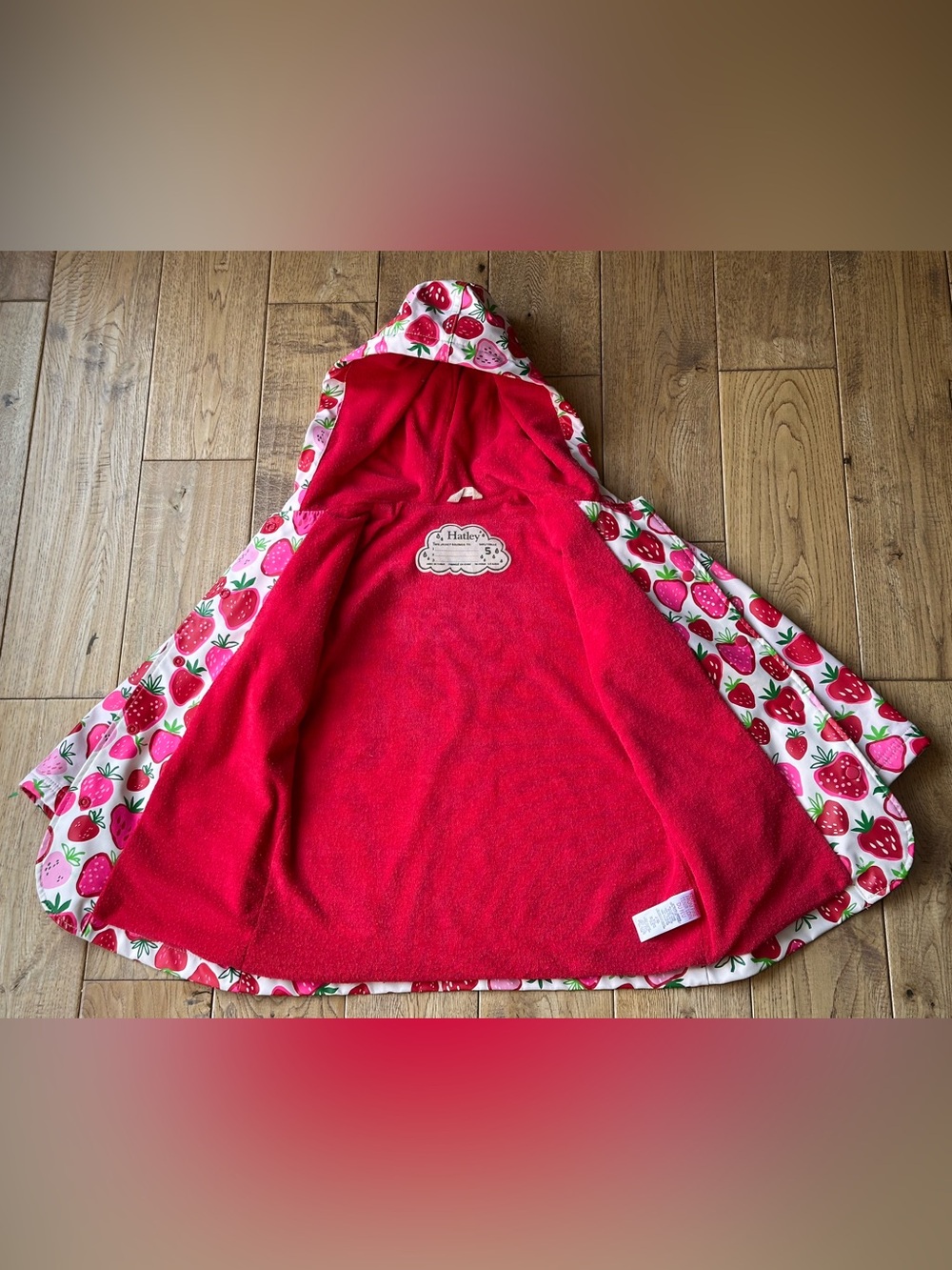 Hatley Strawberries Raincoat size 5 - Picture 5 of 9